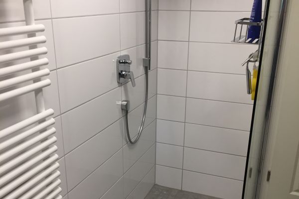 4_bodenebenedusche6C8C1A19-6FA3-0238-24FC-810E7434F1C4.jpg